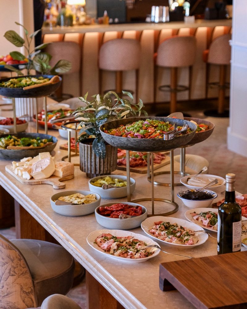 Italiensk frokostbuffet med udsigt på Marienlyst Strandhotel