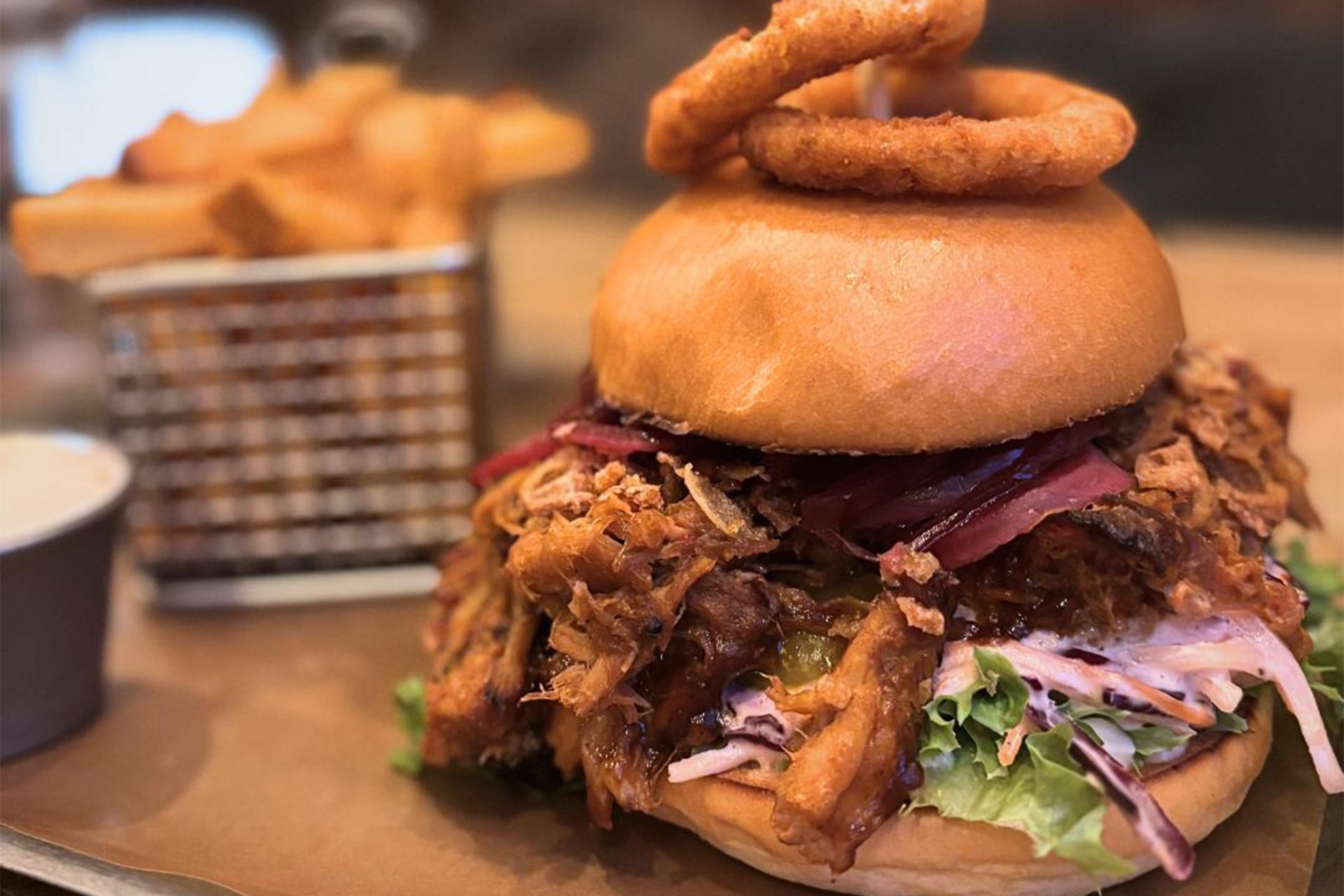 Burger med fritter