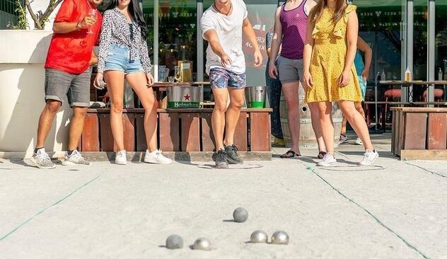 Bestseller: Petanque og burger med fritter