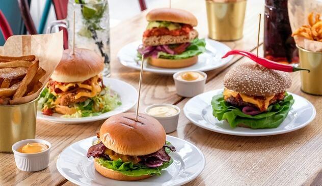 Bestseller: Valgfri burger + Valgfri pommes frites 
