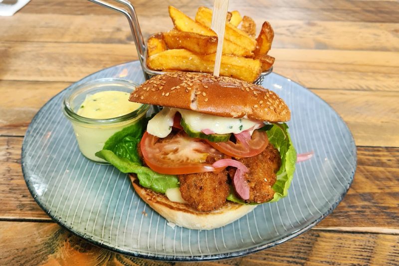 Kyllingeburger med fritter