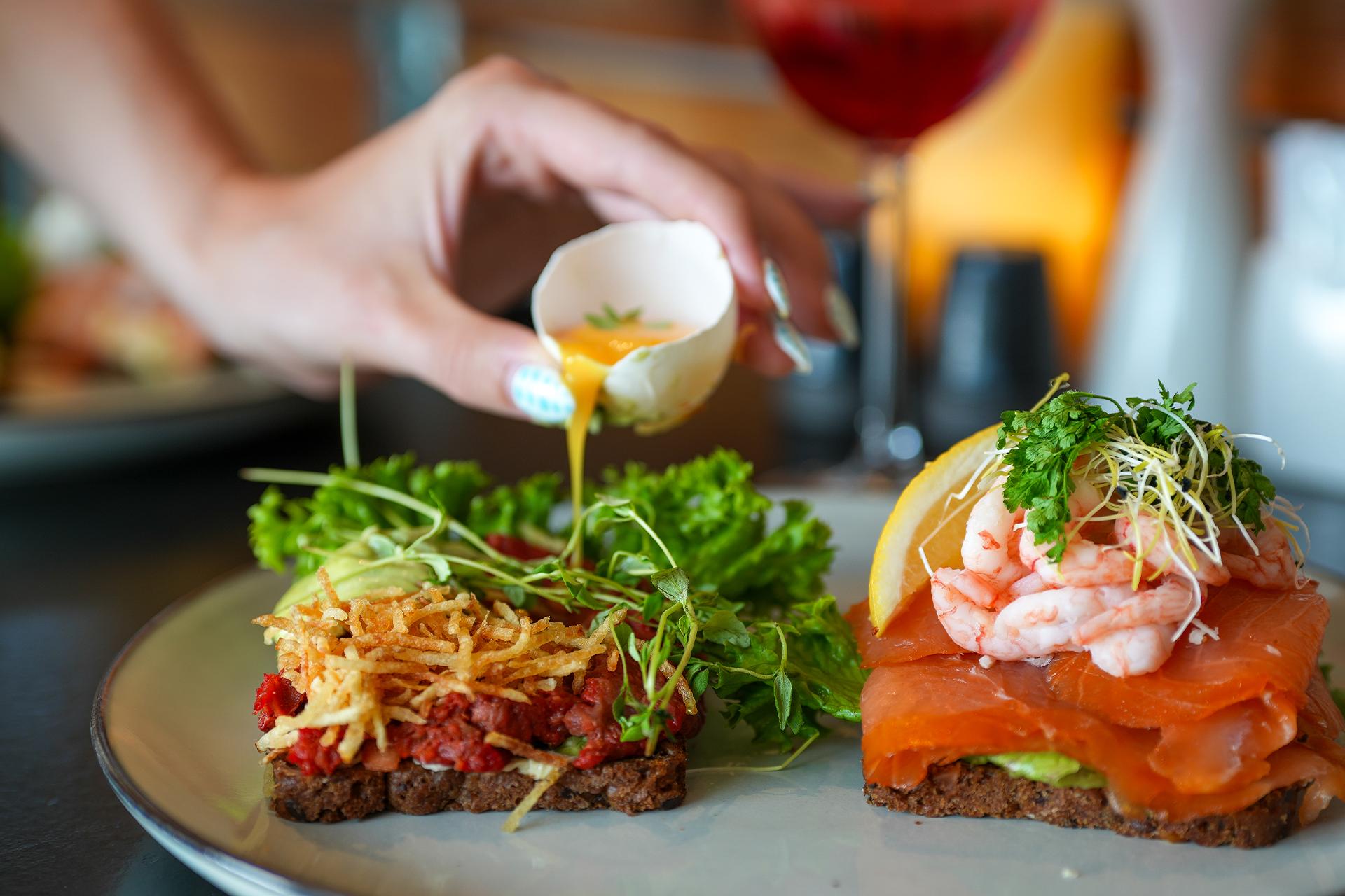 3 stykker smørrebrød og udsigt til Øresund