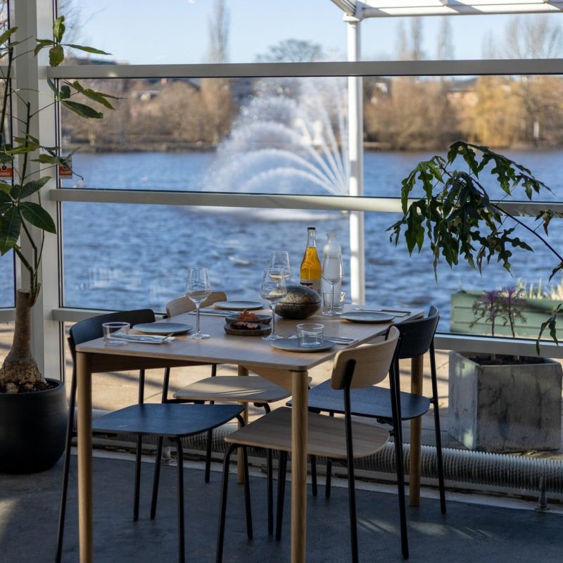 7-retters aftenmenu hos Restaurant Gemini med udsigt over Søerne