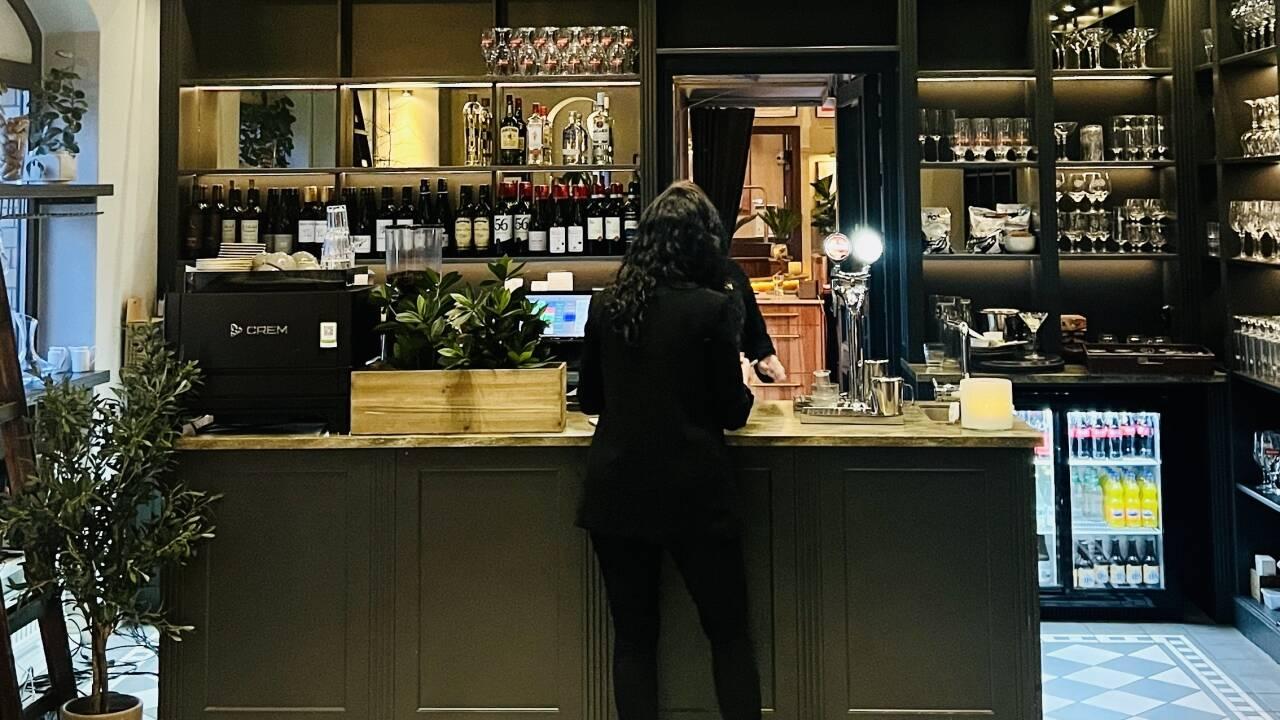 Book et hyggeligt værelse på et velbeliggende og elegant hotel