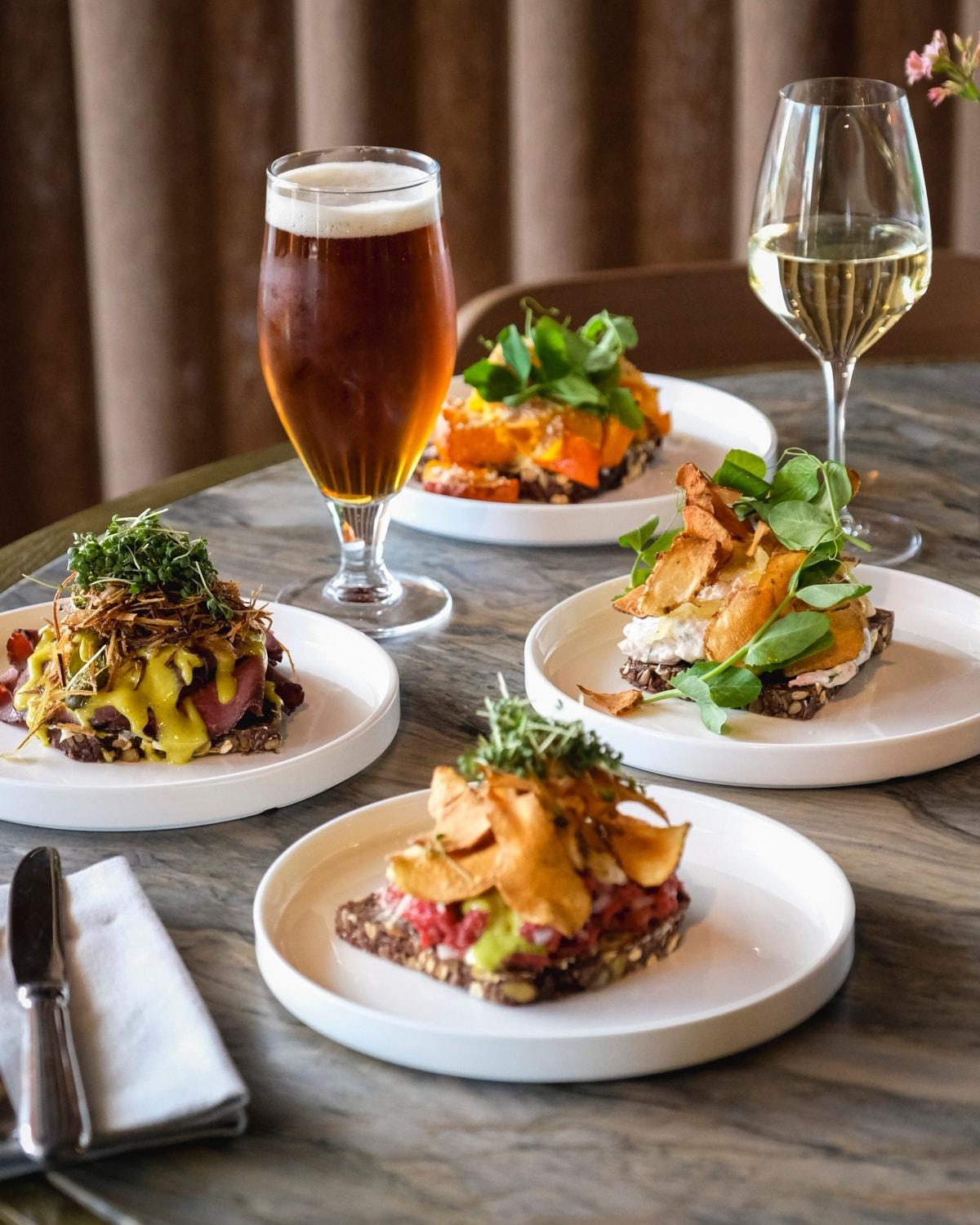 2 Valgfri Smørrebrød + Dessert Hos Pier 3 - Danske Klassikere ved Kajen