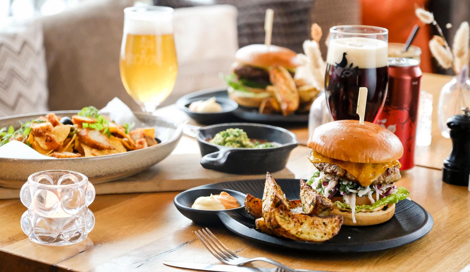Deal på ½ pris: Nachos/Burger på Café Nöah (Udløber i dag)