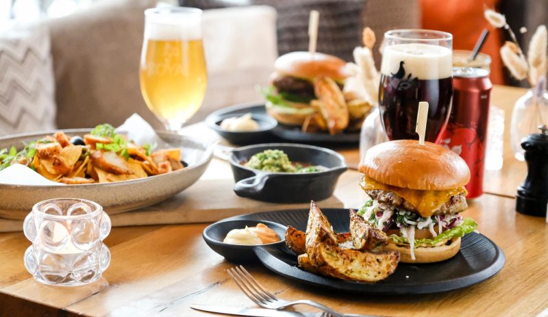 Deal på ½ pris: Nachos/Burger på Café Nöah (Udløber i dag)