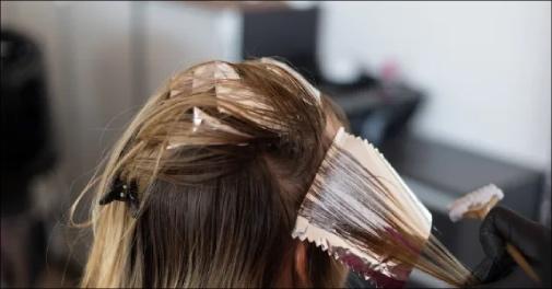 Få flotte reflekser og glansfuldt hår hos Salon Essenza