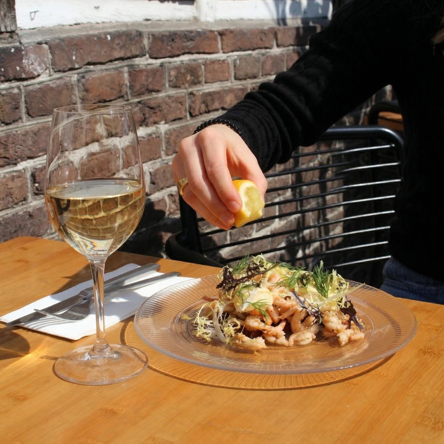 "absolut et besøg værd og klæder Nyhavn utroligt godt." - Berlingske
