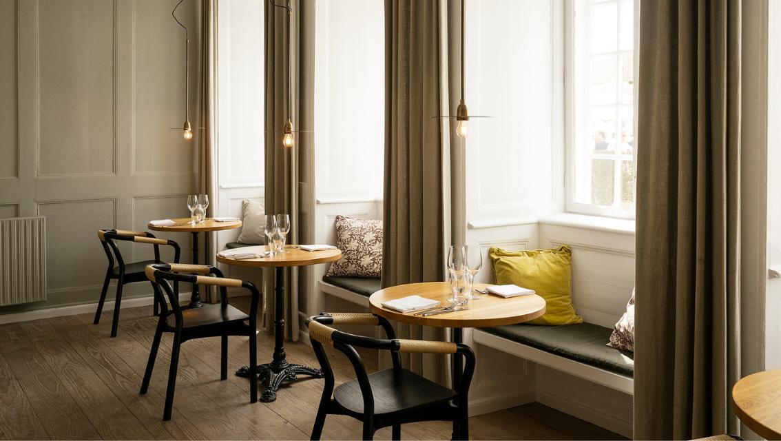 "absolut et besøg værd og klæder Nyhavn utroligt godt." - Berlingske