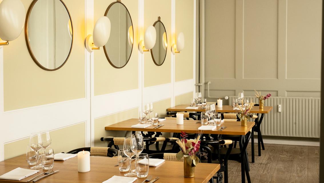 "absolut et besøg værd og klæder Nyhavn utroligt godt." - Berlingske