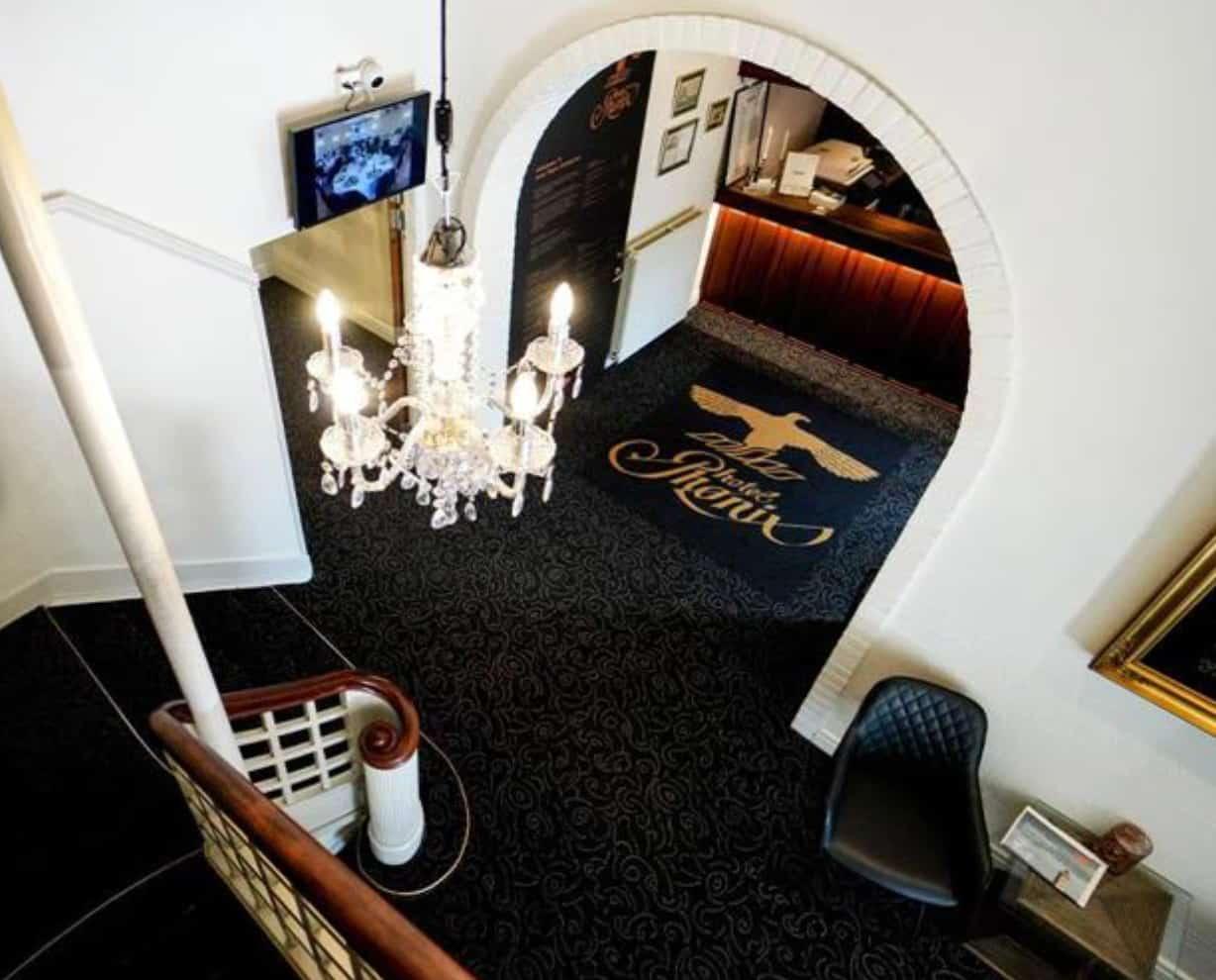 Ophold for 2 midt i Brønderslev med morgenbuffet og velkomstgave - Hotel Phønix