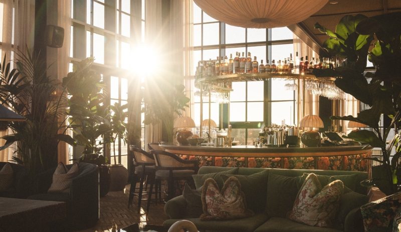 Deal på 3 valgfrie retter & Pool Club på Rox Resort