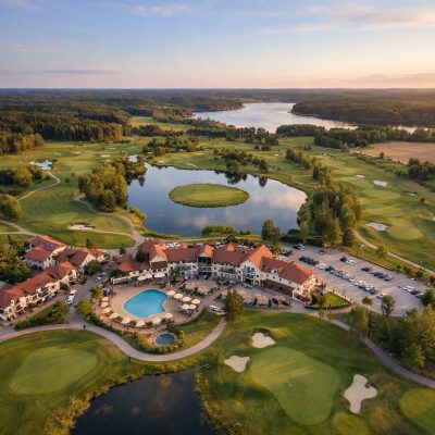 Ophold med morgenmad og middag på Lannalodge Golf Resort