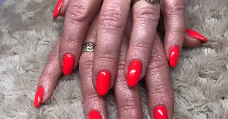 Long-Lasting Gel Polish & Cuticle Care at Lisas Beauty