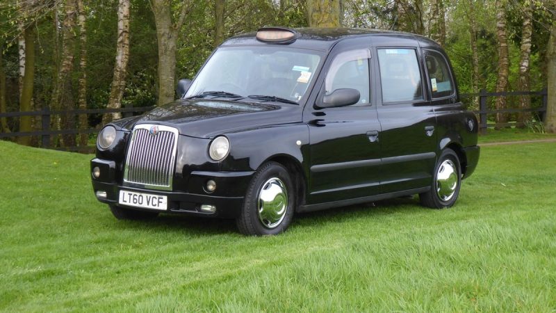 Exclusive Taxi Tours and Airport Transfers with Royce Services