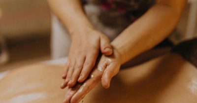 Relaxing Facial & Aromatherapy Massage at LJ Beauty