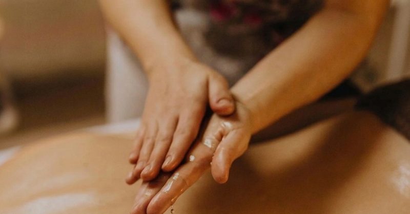 Relaxing Facial & Aromatherapy Massage at LJ Beauty