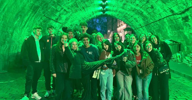 Explore Edinburgh Pubs with Ebrius Entertainment for 1 - 5 People