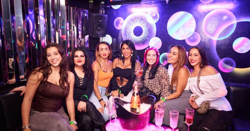 Join the London Bar Crawl for an unforgettable night out!