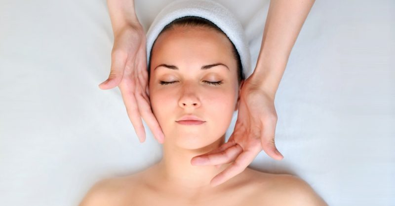 HydraFacial Treatment for Radiant Skin at Queen Land Clinic
