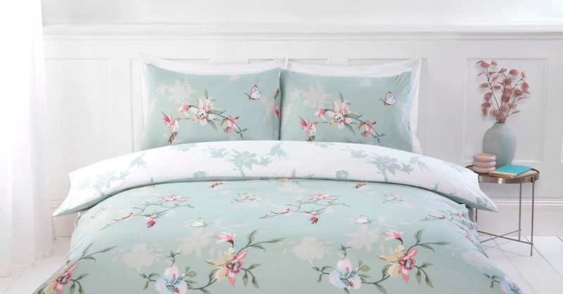 Hummingbirds Reversible Duvet Set from Rapport Home