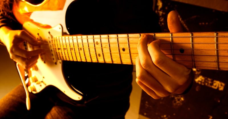 Master Guitar in One Class at Play Guitar in 1 Class