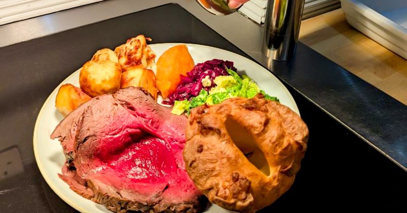 Indulge in a 2 or 3-Course Sunday Lunch at Avisford Park Hotel