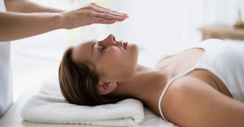Relaxing Reiki Session at Roselight Reiki