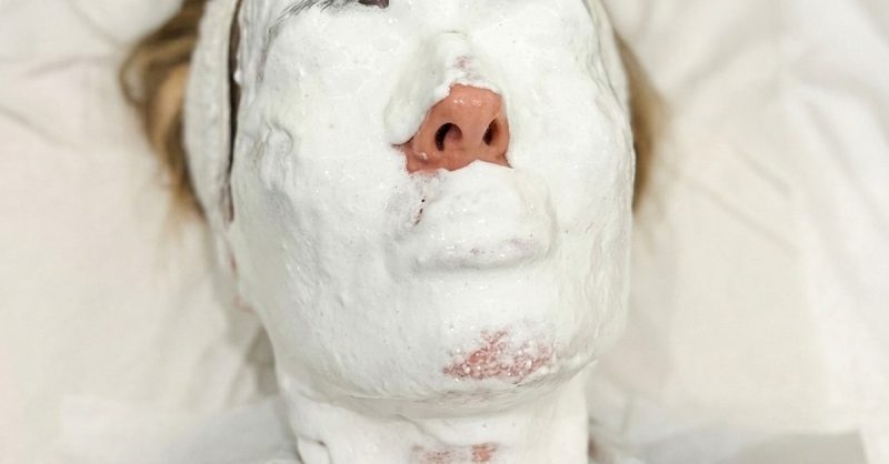 Revitalizing Gelly Mask Treatment at Humman Skin
