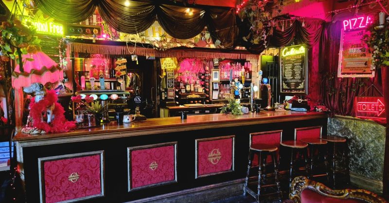 Comedy Show with Cocktails and Pizza at The Cavendish Arms