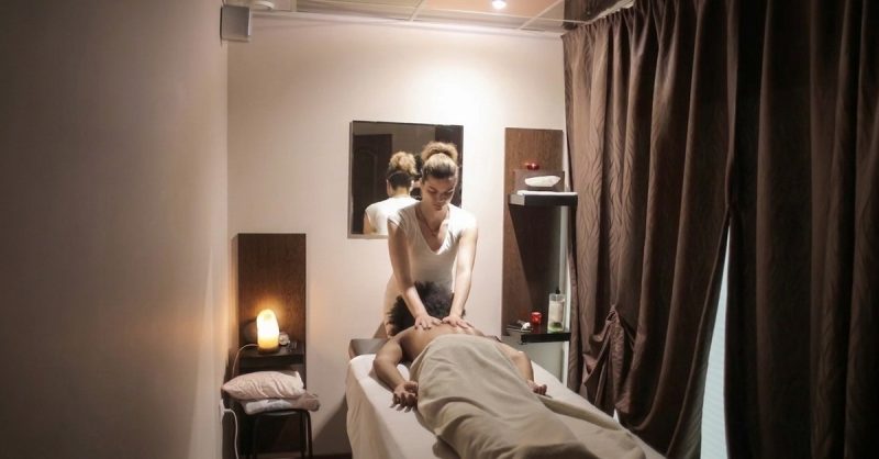Relaxing 30 or 60-Minute Swedish Massage at isha nails and beauty camden