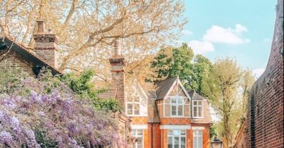 90-Minute Walking Tour for One or Two at Heritage Guides