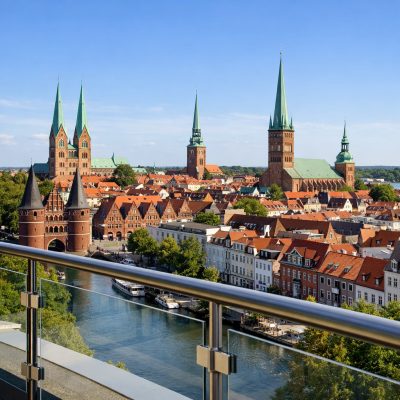 Ophold på 4* Hotel Vier Jahreszeiten i Lübeck