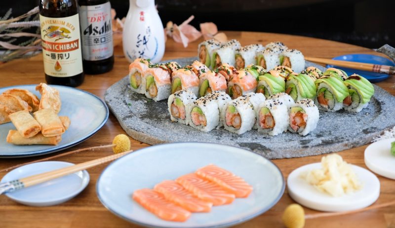 Frisklavet sushi fra Lins Sushi til datenight eller venindehygge