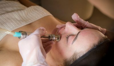Luksus ansigtsbehandling hos SB Cosmetics på Frederiksberg