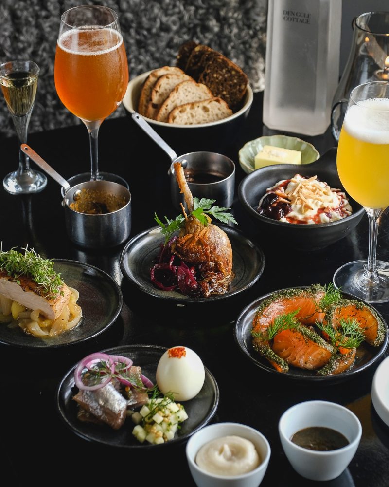 Julebord med 6 lækre serveringer på Den Gule Cottage
