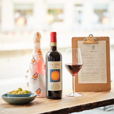 Vinoplevelse med frit valg på 5 vine - Roots Vinbar
