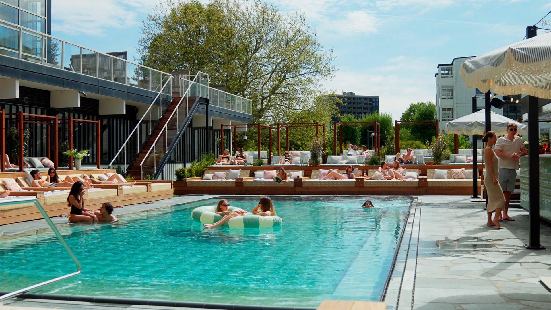 Spar stort: Ophold inkl. pool, frokost og morgenmad!