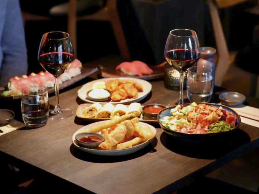 Spar 15% i aften: Få en smagsoplevelse udover det sædvanlige, hos Sensu Sushi og Izakaya, som mener at den vigtigste opgave er, at få dig til at føle dig velkommen, når du besøger restauranten i Ørestad. Book hér og få rabat på hele regningen!