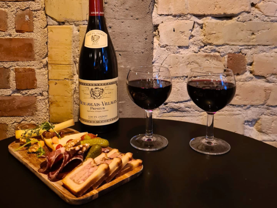 Spar 30% i aften: Cocorico er din lokale franske bistro i hjertet af Østerbro. Her er kærligheden for fransk mad og vin til at mærke. Book hér og få rabat på hele regningen!