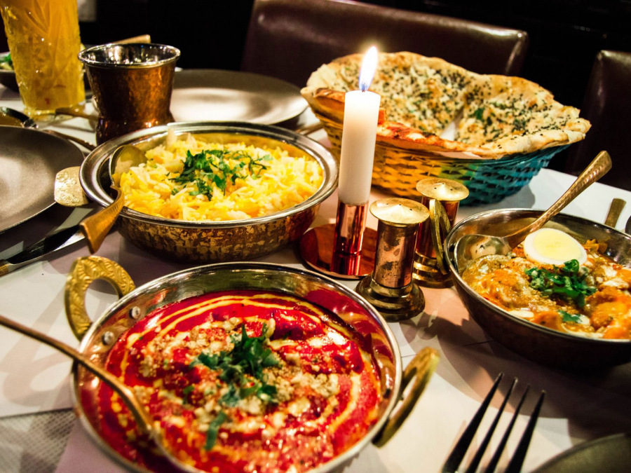 Spar 10% i aften: India Royale i Lyngby byder på autentisk indisk mad. De indiske krydderier vil sende både tanker og smagsløg på en rejse til varmere himmelstrøg. Book hér og få rabat på hele regningen!