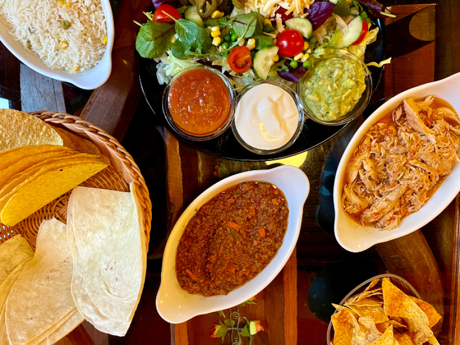 Spar 20% i aften: Hvis du søger en restaurant, der oser af mexicansk stemning og smagfulde oplevelser, er Señorita på Vesterbro et godt bud! Her bliver du budt varmt velkommen til en autentisk mexicansk oplevelse. Book hér og få rabat på hele regningen!