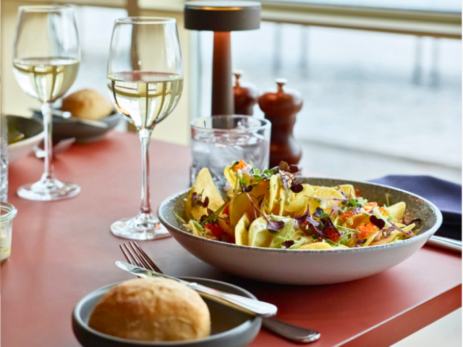 Spar 20% i aften: Hos Copenhagen Pier, møder fransk gastronomi nordiske råvarer i klassiske retter med nyt liv - alt sammen på et 5-stjernet hotel med panoramaudsigt over havnefronten. Book hér og få rabat på hele regningen!