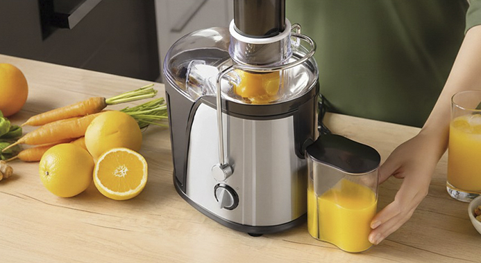 Friskpresset juice med elektrisk slowjuicer fra Nord Trading