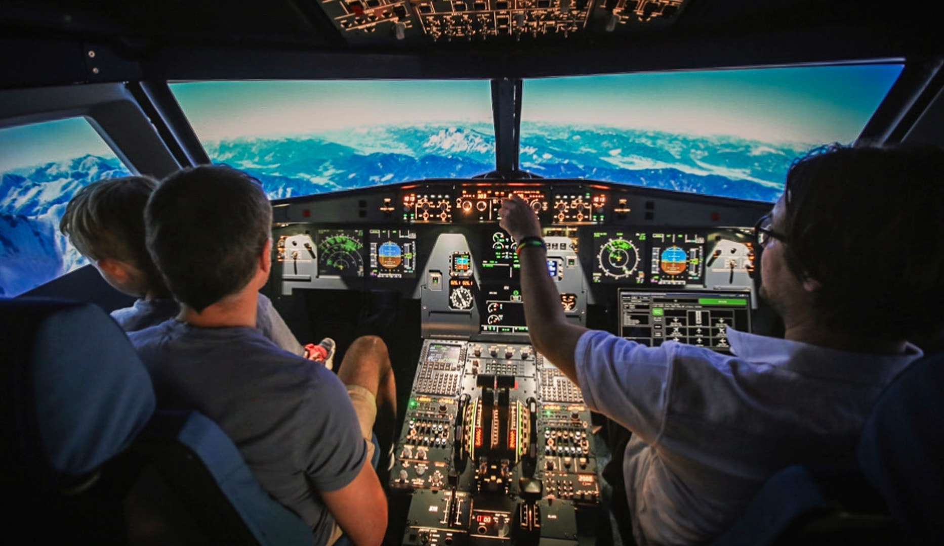Oplev flysimulatoren for 2 – Tag en ven med i A320!