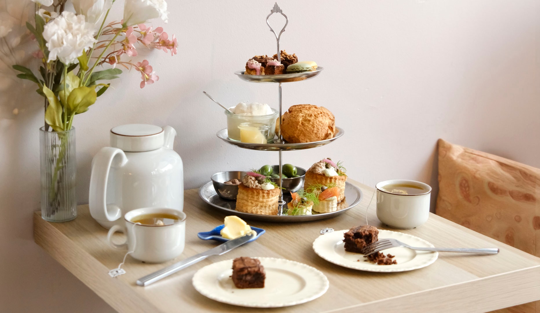 Forkæl dig selv med afternoon tea hos Kær kaffebar