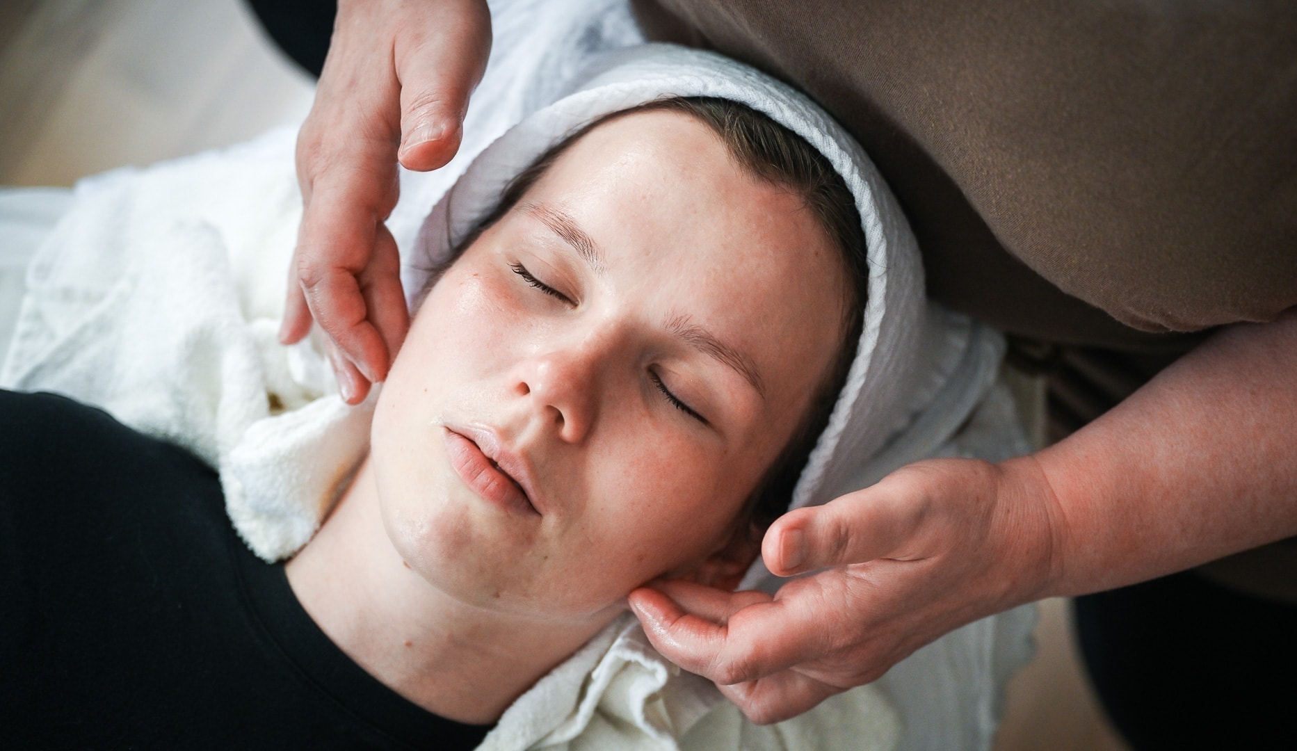 Forkæl dig selv med ansigtsmassage hos Ravnborg Self Care!