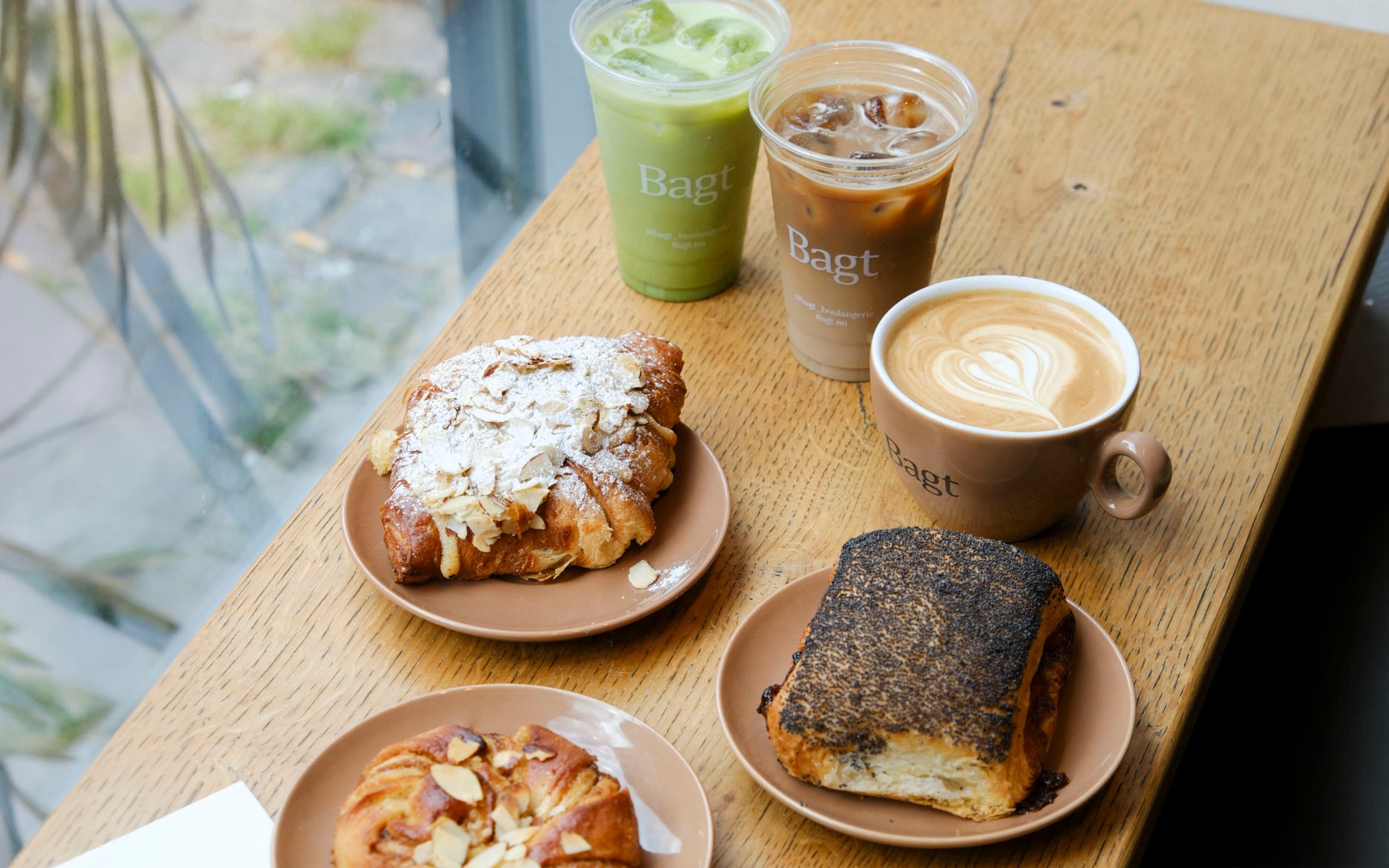 Valgfrit Wienerbrød & Kaffe @ Bagt - Hele 8 Lokationer Fyldt Med Friskbagt!