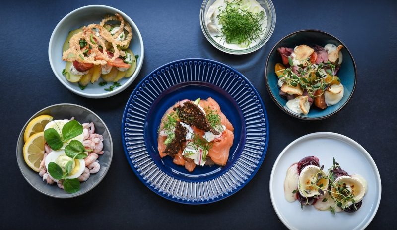 Hjemmelavet frokost på Bomhuset i idylliske rammer
